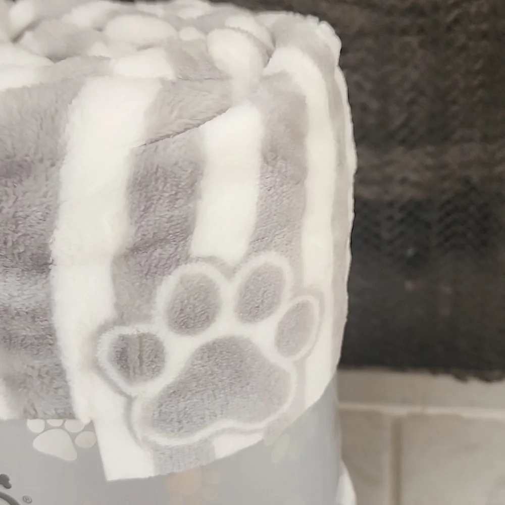 🐾 🌟 PAW PRINT Gray/White Striped PET THROW 🌟 🐾